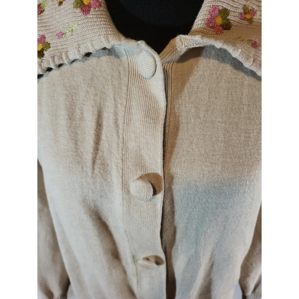Aaeda Size M Beige Embroidered Collared Button Down Cardigan - Picture 3 of 8